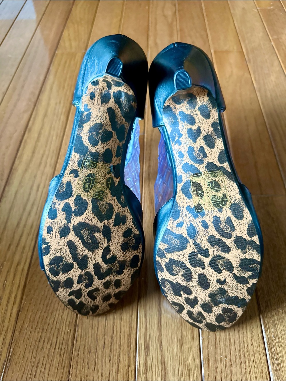 Bettie Page B&W Retro Pinup T-Strap Peep Toe Heels Sz. 9 - Picture 9 of 9